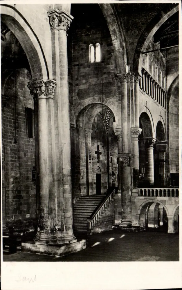 Arezzo - Kirche S. Maria della Pieve — Innenansicht von der Seite (13. Jahrhundert) — F. III Alinari - Florenz - Vorderseite