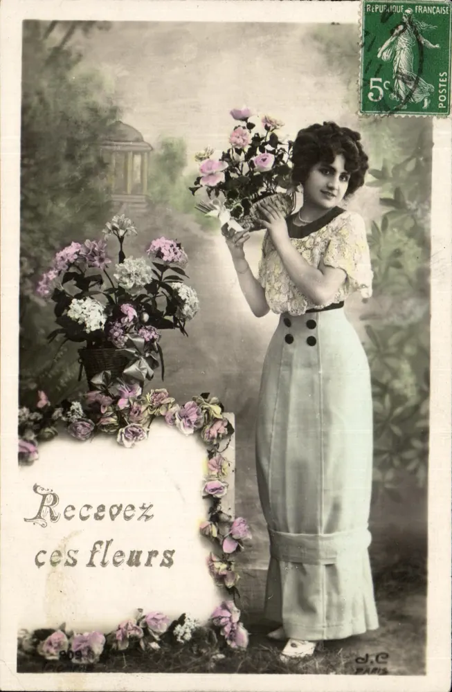 Frau mit Blumenbouquet — Werbe-Karteikarte — J.C. Paris - Vorderseite