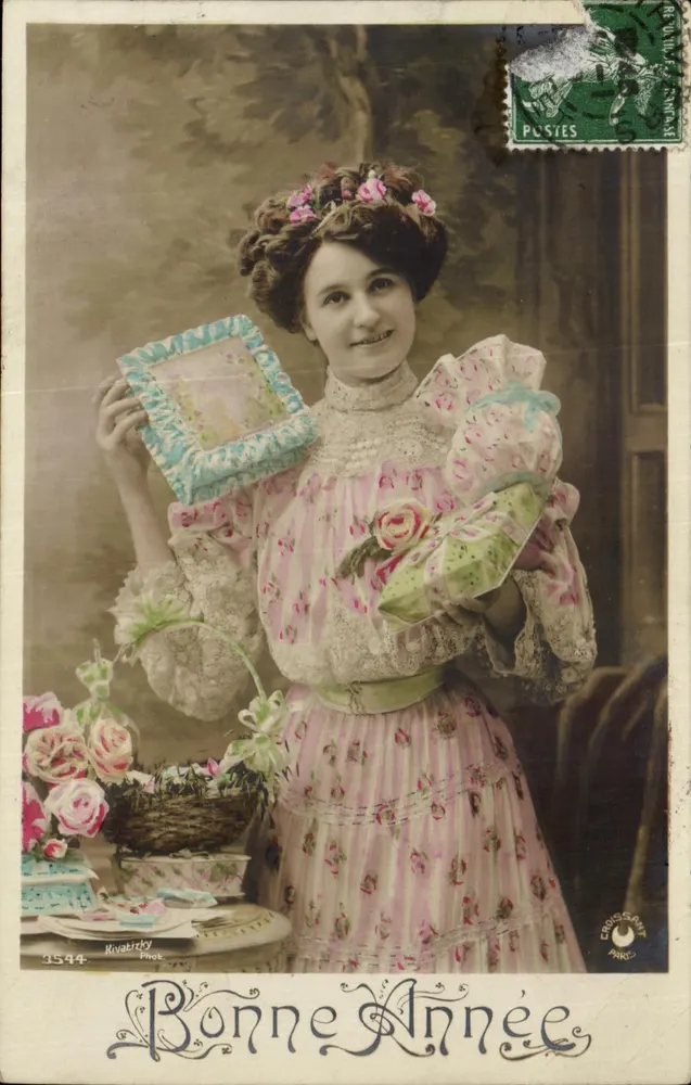 Junge Frau in blühender Robe — Frohe Neujahr — Rivabirky Phot. n°3544 - Vorderseite
