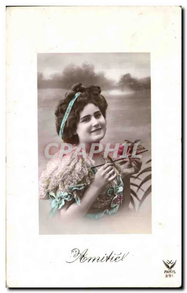 Junge Frau in Blumenkleid — Verlag Romiskiel, Paris, Nr. 391 - Vorderseite