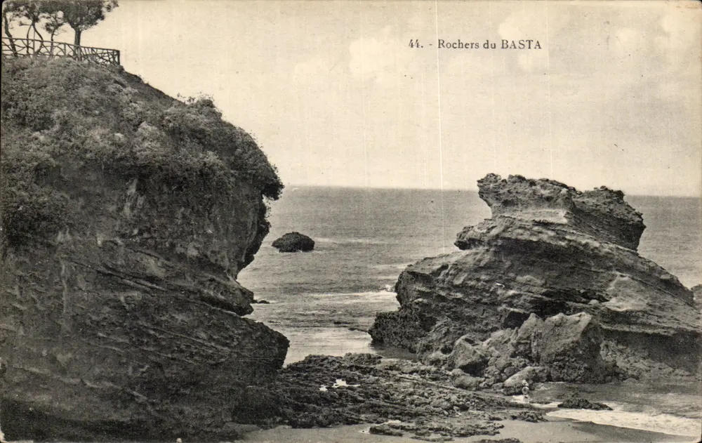 Rochers do BASTA — vista das falésias e rochedos costeiros — editor não identificado, número de série 44 - Frente