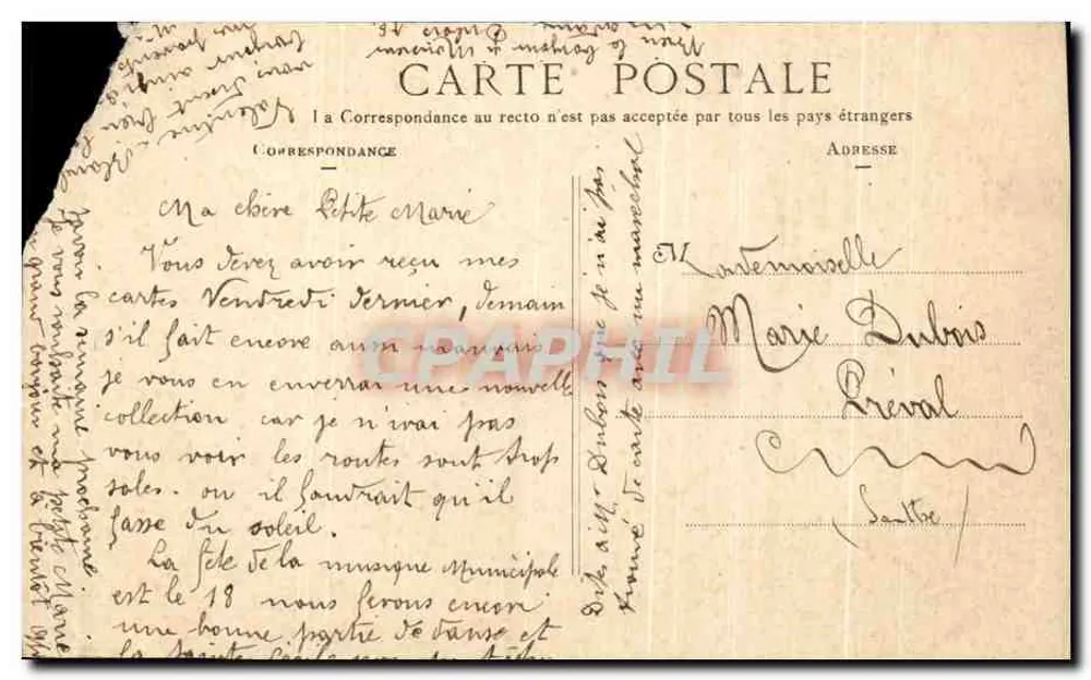 Jeune femme souriante — portrait studio — éditeur non visible - Rückseite