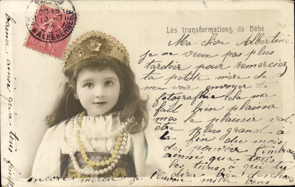 Menina com coroa e pérolas — As transformações de Bébé — editor não visível - Frente
