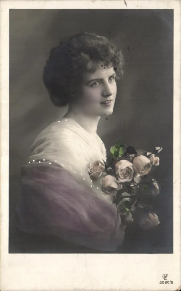 Junge Frau mit einem Rosenstrauß — farbige Phototypie — Verlag GC, Nr. 5080/6 - Vorderseite