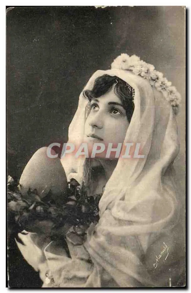Jeune femme voilée — portrait en buste tenant un bouquet — éditeur M. M. (imprimé sur le verso) - Vorderseite