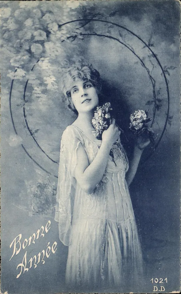 Frau in eleganter Kleidung — Frohe Neujahr — D.D. n°1021 - Vorderseite