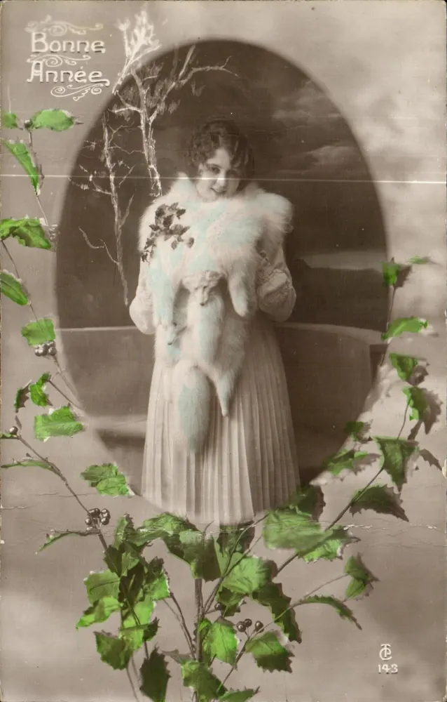 Femme en fourrure — portrait dans cadre ovale — éditeur TC, n° 143 - Vorderseite