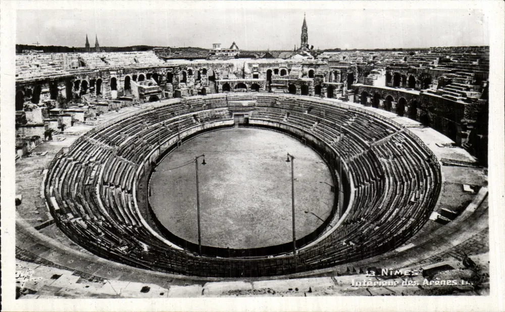 Nîmes — Interior das Arênes — C.P.A.P.-TO Paris - Frente