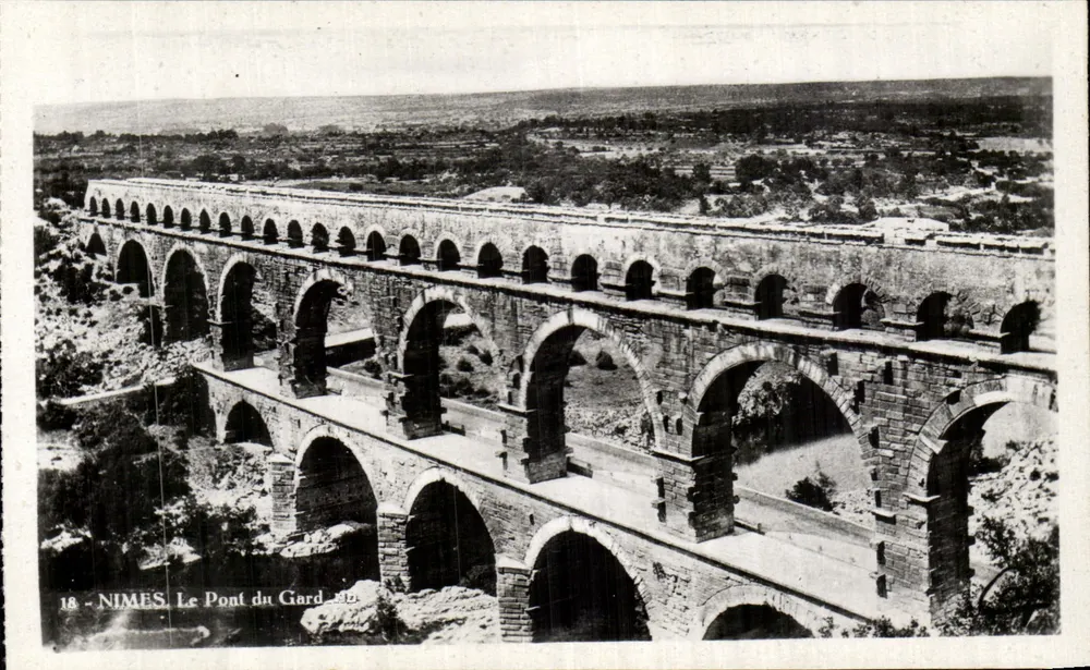 NIMES - O Pont du Gard - Editor C.A.P. - n° 18 - Frente