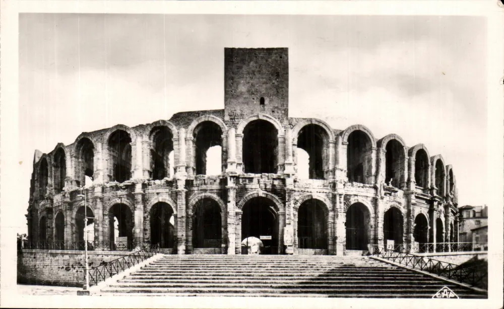 Arles — Römisches Amphitheater — Außenansicht — C.A.P. Paris - Vorderseite