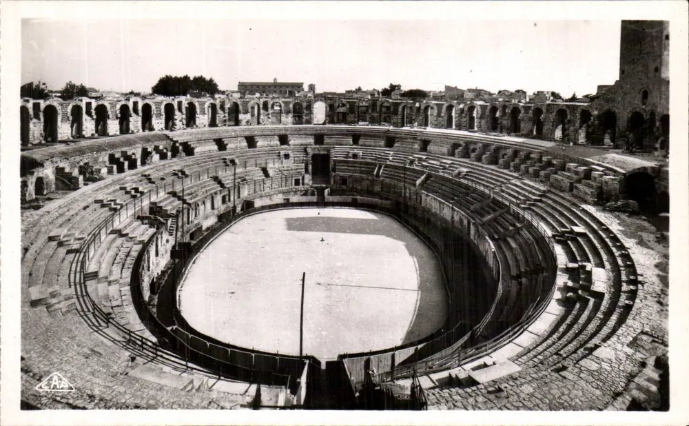 Die Arenen — Allgemeiner Blick ins Innere — (48) ARLES — REAL-PHOTO C.A.P. PARIS - Vorderseite