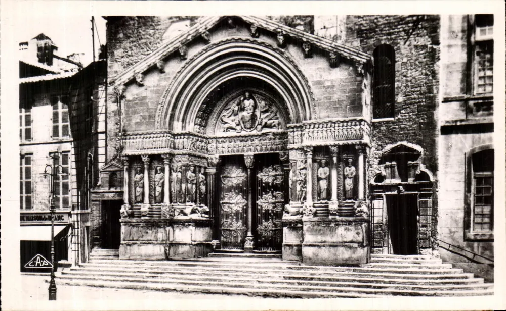 Arles - Kathedrale Saint-Trophime - Der Portal — Verlag C.A.P. Paris, Nr. 9 - Vorderseite