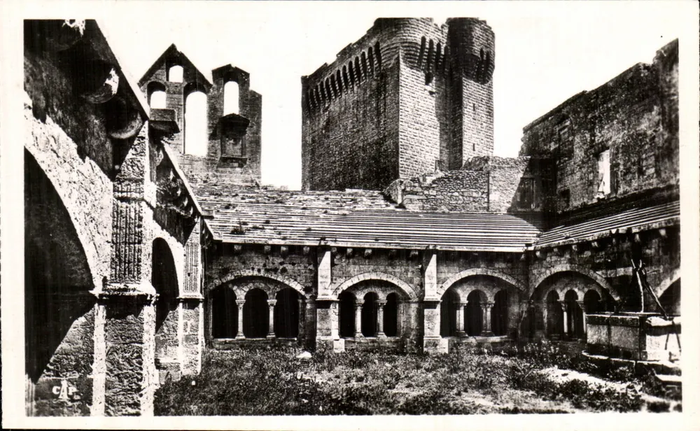O Mosteiro dos Monges — Vista de Arles - Montmajour — C.A.P. Paris - Frente