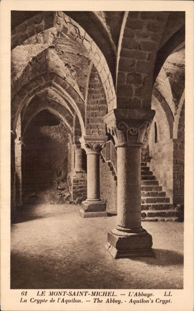 Mont-Saint-Michel — A Abadia — A Cripta do Aquilão — Editor: Estabelecimentos Lévy e Acindor Reunidos, Paris, n° 61 - Frente