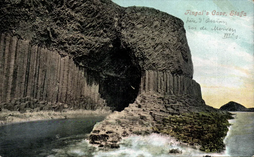 Fingal's Cave, Staffa — vista das colunas basálticas — Valentine & Series - Frente