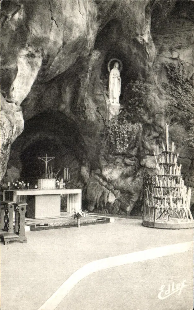 A Gruta Milagrosa — Lourdes — Ed. Luf - Frente