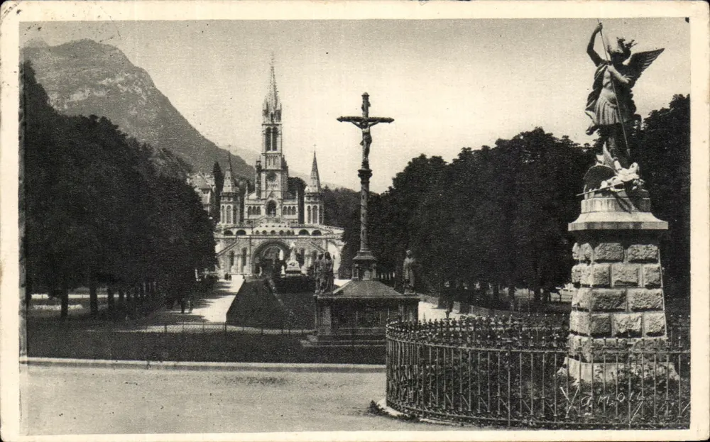 Lourdes - A Esplanada e a Basílica — editor Vamory, n°39 - Frente
