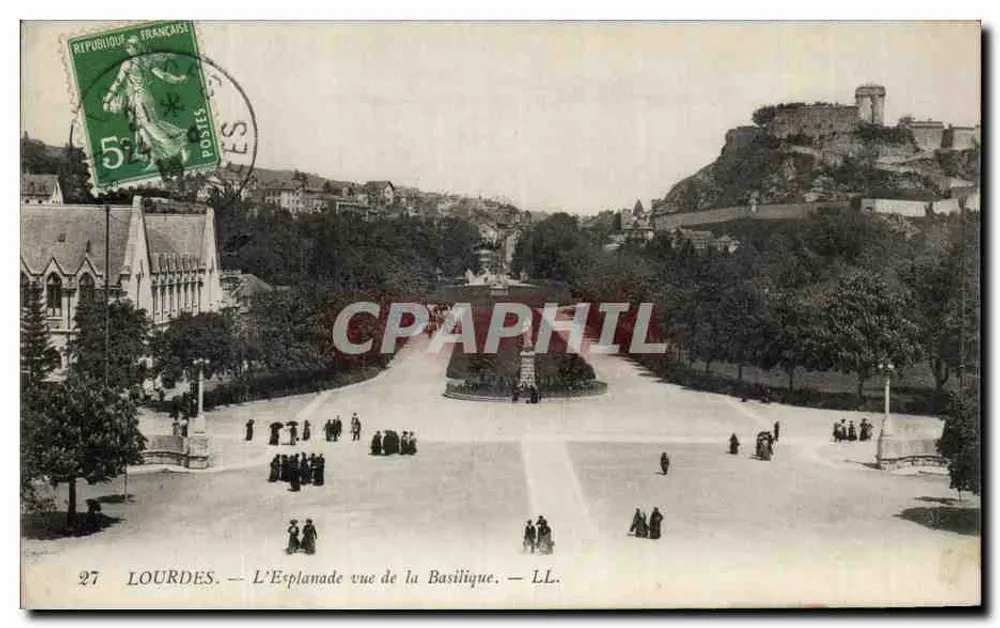 Lourdes — A Esplanada vista da Basílica — LL. n°27 - Frente