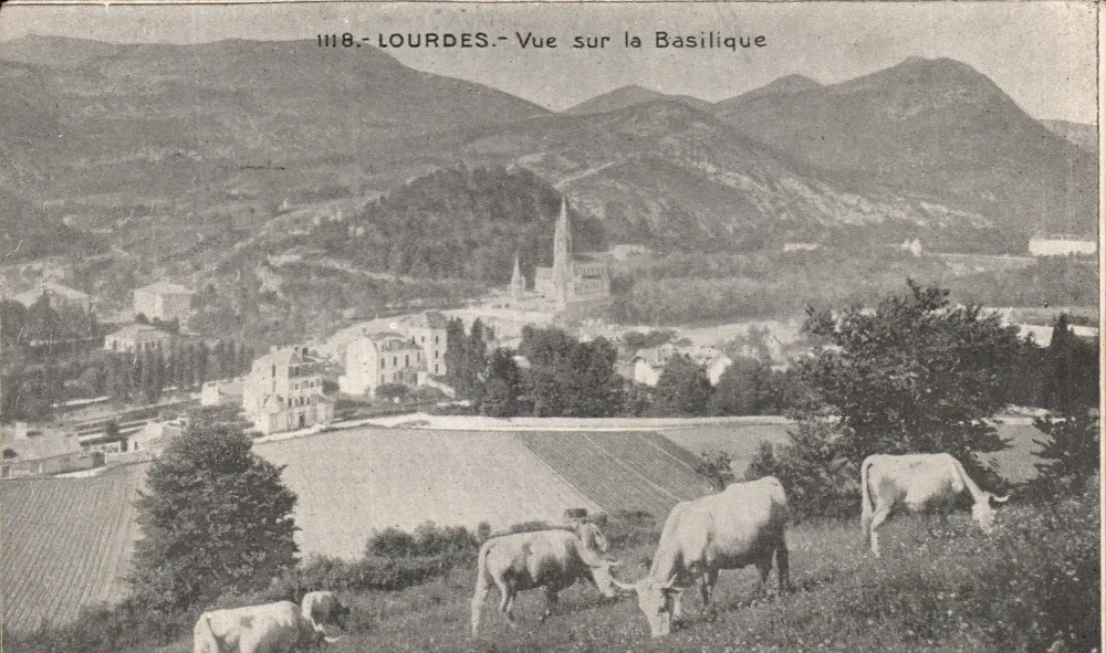 Lourdes - Vista da Basílica - Frente