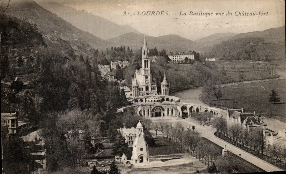 Lourdes — Die Basilika vom Schloss aus gesehen — Édition Quinau Lourdes, Nr. 31 - Vorderseite