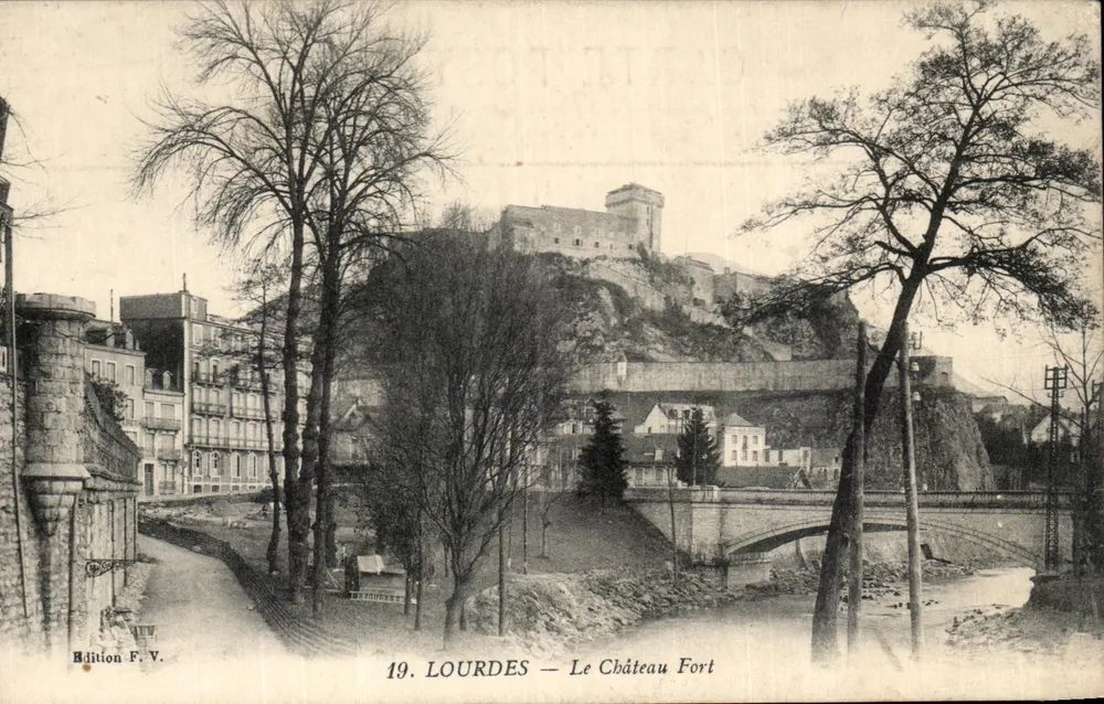 Lourdes — O Castelo Forte — Edição F. V. n°19 - Frente