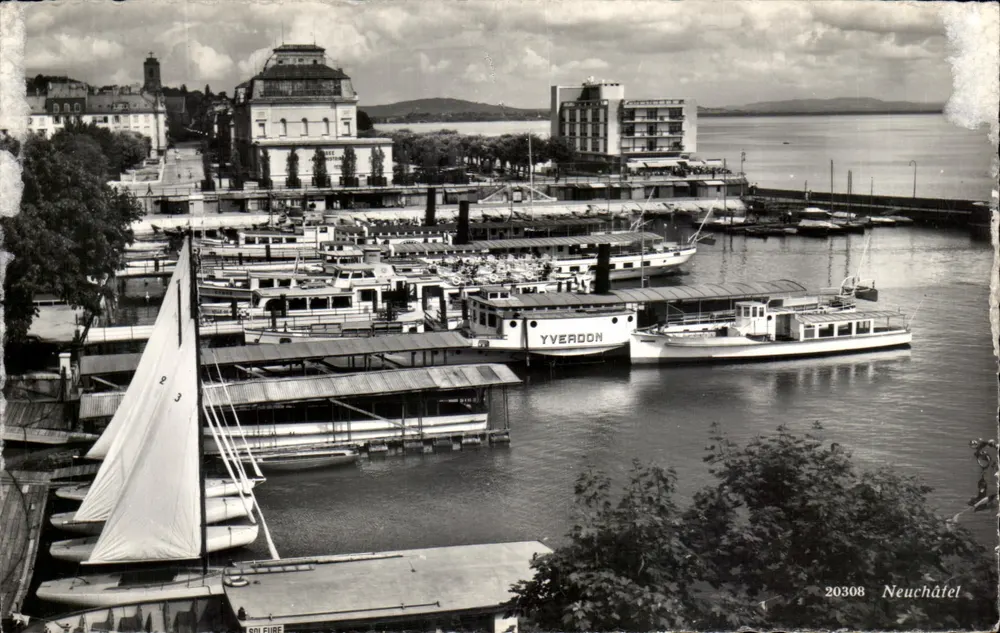 Neuchâtel — Le port avec le bateau YVERDON — éditeur AN C. SARTORI FILS, Versoix-Geneve, n° 20308 - Anverso