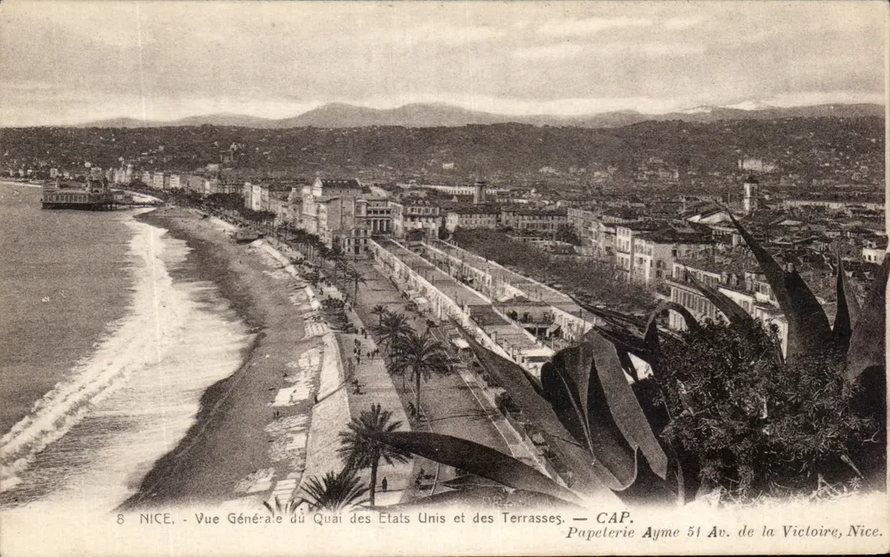 Nice — Allgemeiner Blick auf den Quai des États-Unis und die Terrassen — Papeterie Aymé 51 Av. de la Victoire, Nice - Vorderseite