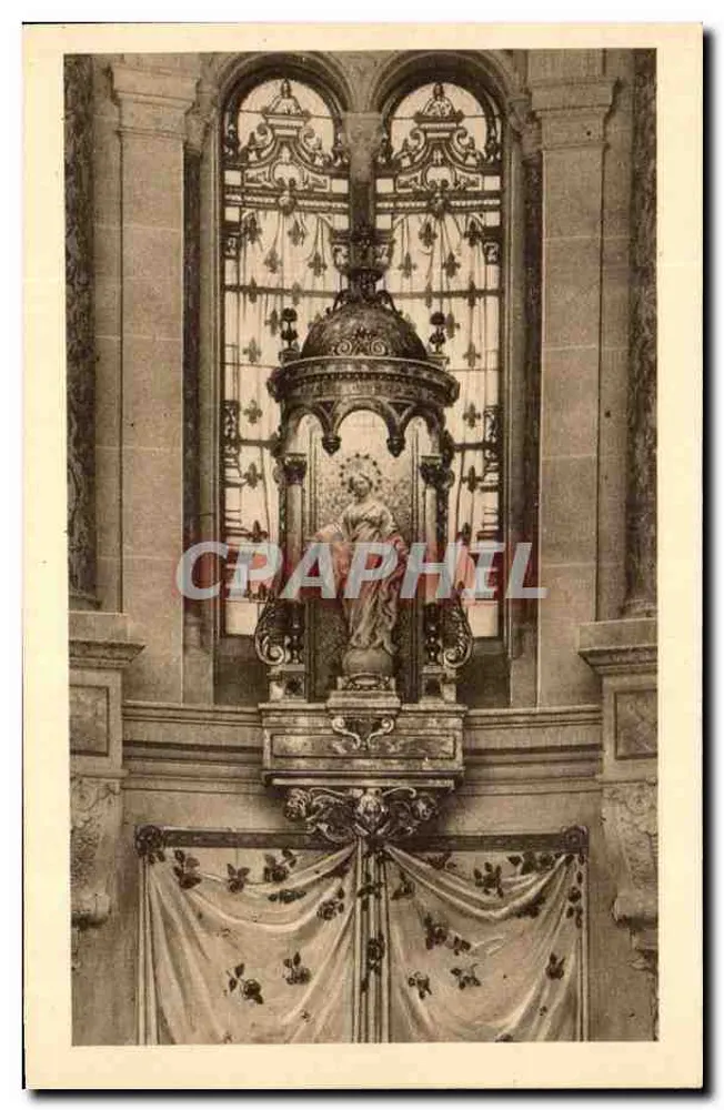 Nische und Statue der Gottesmutter des Lächelns — über dem Reliquienschrein der heiligen Thérèse des Kindes Jesu — CRAPHIL - Vorderseite