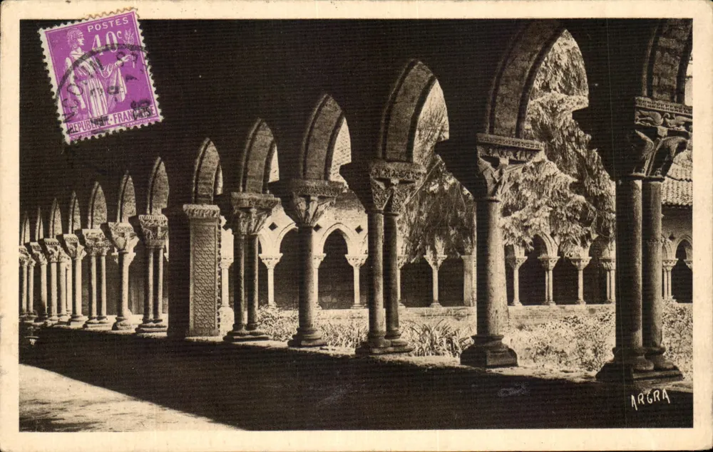 Wewnętrzna część klasztoru Montsalvy — wybudowana pod opieką Bertranda de Montalgu (1269-1294) — ARGRA - Awers