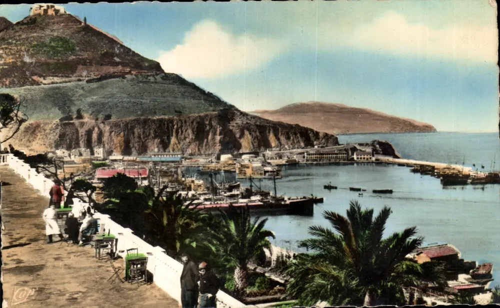 Spaziergang in Oran — Ansicht des Hafens und des Berges Oran — Verleger Réal Photo, Nr. 337 - Vorderseite