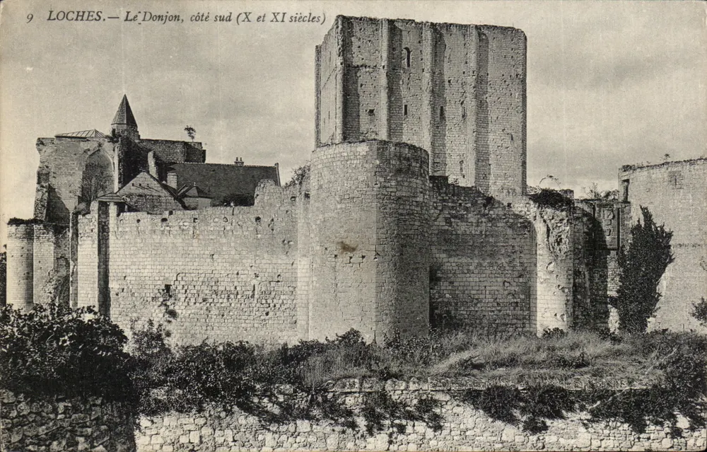 Loches — Le Donjon, côté sud (Xe et XIe siècles) — Éditeur : imprimeur non identifié, n° 9 - Frente