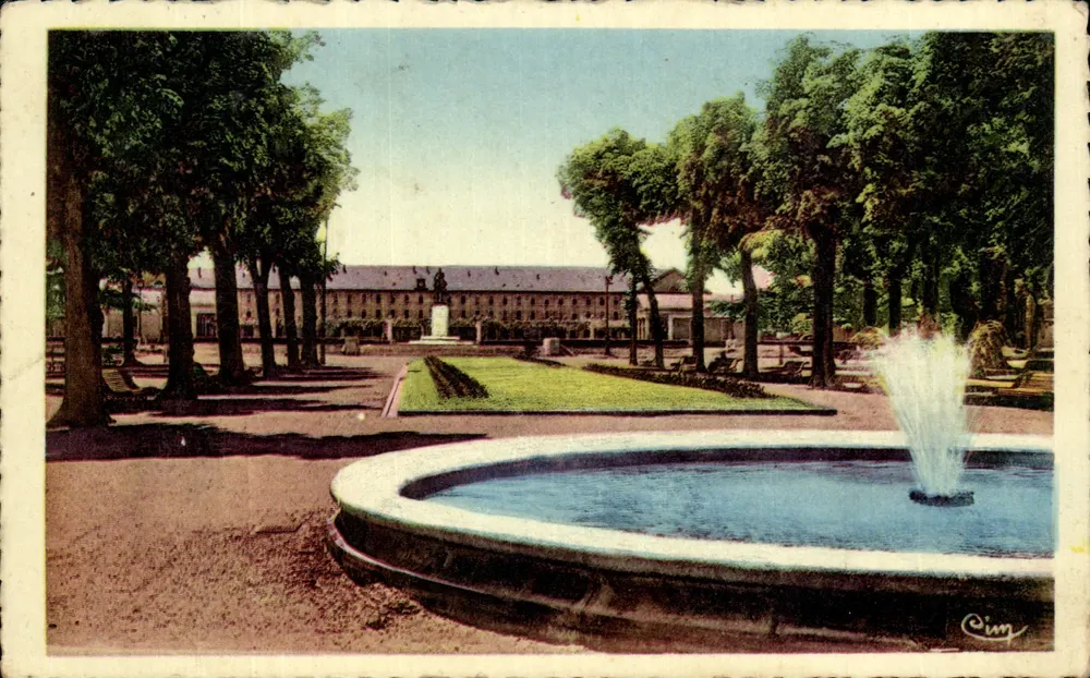 Tarbes (Htes-Pyr.) — Les Jardins et la Caserne — éditeur Cing - Frente