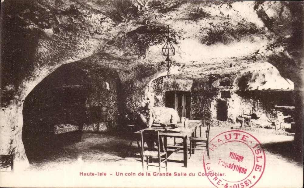 Haute-Isle - Ein Stück der Großen Halle des Colombier — Trogloödytisches Dorf - Vorderseite