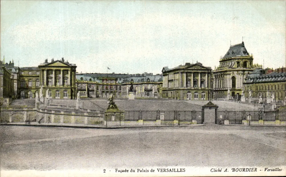 Fachada do Palácio de VERSAILLES — Cliché A. BOURDIER — Versailles - Frente