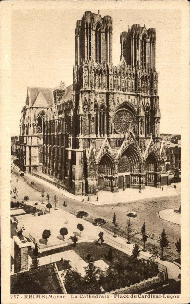 Reims (Marne) — La Cathédrale — Place du Cardinal-Luçon — éditeur impr. sur la carte n°257 - Frente