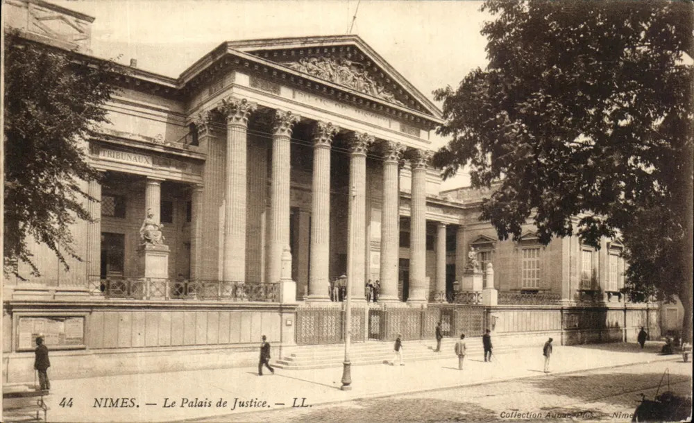 Nîmes — O Palácio de Justiça — LL - Frente