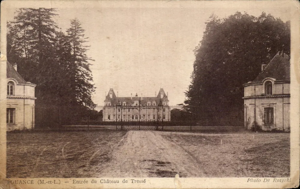 Pouancé (M.-et-L.) — Entrée du Château de Tressé — Photo De Rozycki - Vorderseite
