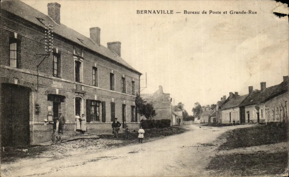 Bernaville — Bureau de Poste et Grande-Rue — éditeur L. CARON - Frente