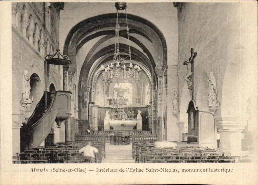 Maule (Seine-et-Oise) — Interior da Igreja de São Nicolau, monumento histórico - Frente