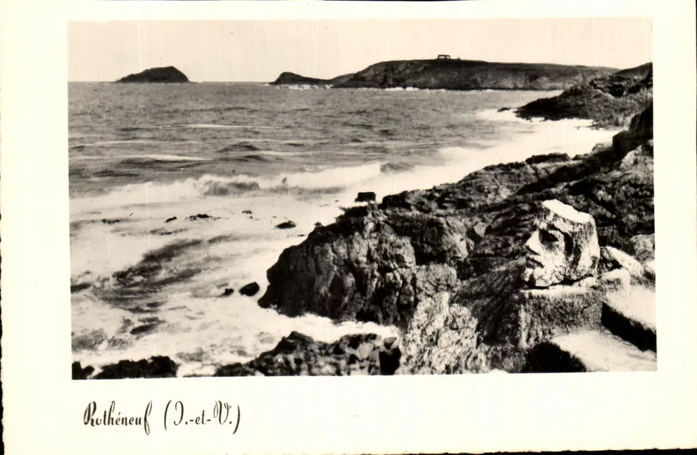 Rothéneuf (D.-et-V.) — vue de la côte rocheuse avec un bloc sculpté en forme de visage — éditeur Cl. et Ed. H. Bréhion - Recto