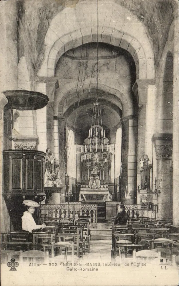Néris-les-Bains — Innenansicht der gallo-römischen Kirche — Allier 323 - Vorderseite