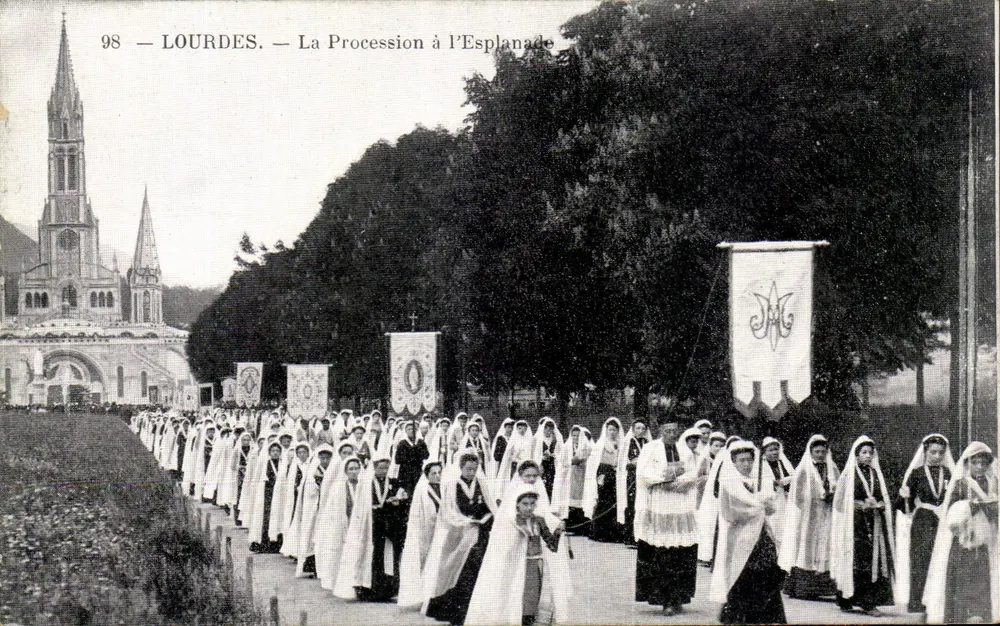 Lourdes — A Procissão na Esplanada — Editor não identificado, n° 98 - Frente