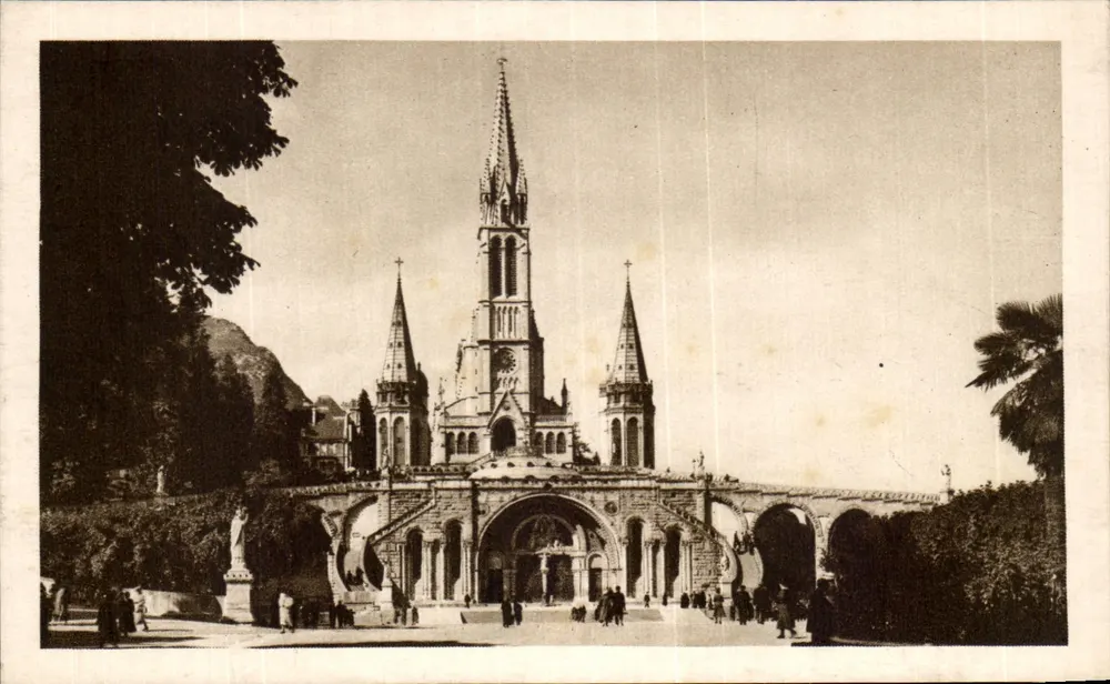 Lourdes — A Basílica vista de frente — Edição P. DOUCET, Lourdes - Frente