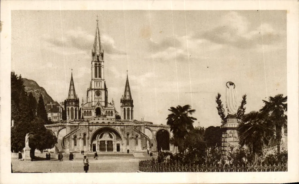 Lourdes — Die Basilika und die gekrönte Jungfrau — Édition R. DOUCET, Lourdes - Vorderseite