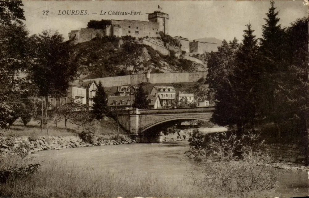 Lourdes — O Castelo-Forte — editor desconhecido, n° 22 - Frente