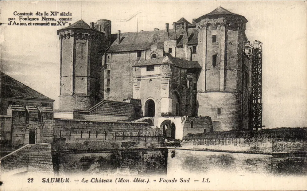 Saumur — O Castelo (Mon. Hist.) — Fachada Sul — LL - Frente