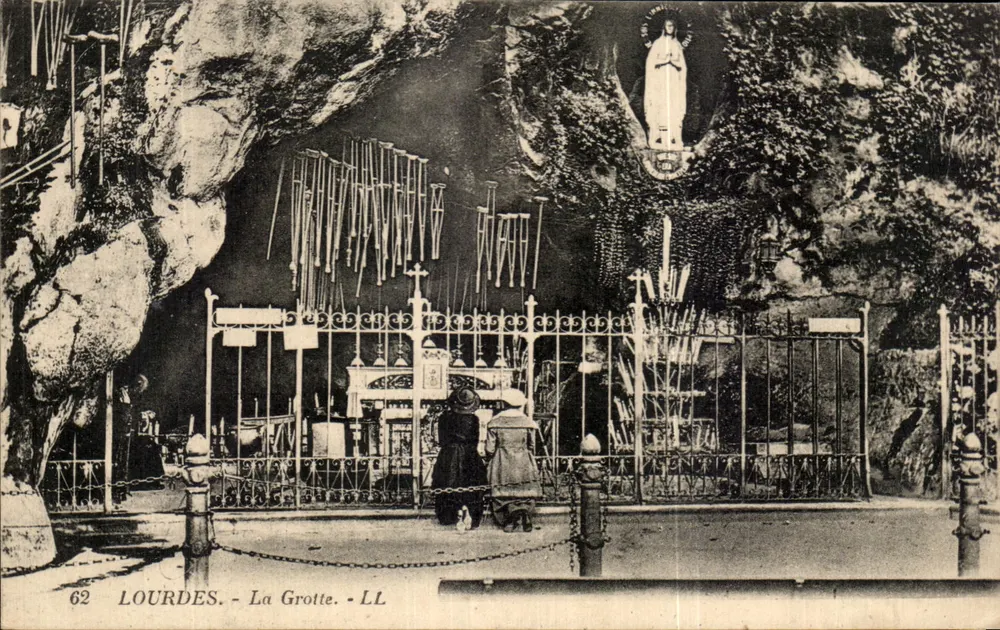 लूर्ड - गुफा — LL - आगे