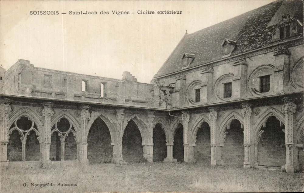 Soissons — Saint-Jean des Vignes — Claustro externo — G. Nougardé Soissons - Frente