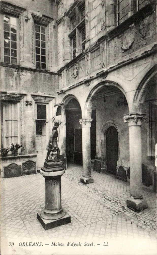 Orléans — Casa de Agnès Sorel — LL - Frente