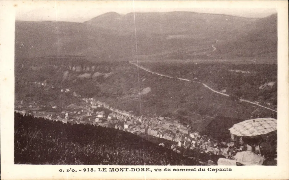 O Mont-Dore, visto do topo do Capucin — vista panorâmica — G. D'O. - 918 - Frente